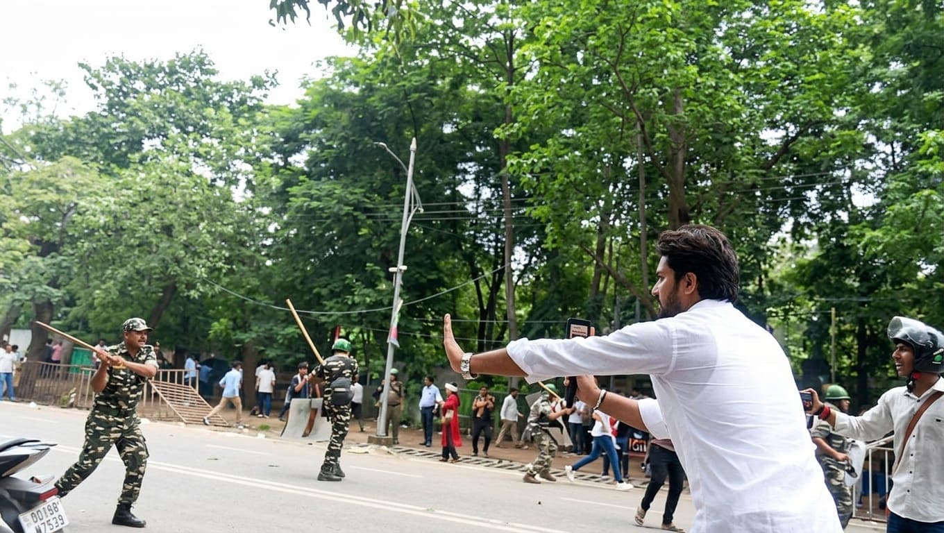 Protesting students breaking police barricades during Ranchi assembly march.
